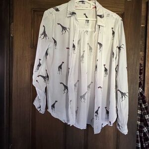 Jane and Delancey White Giraffe Print Blouse